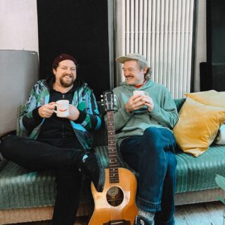 Wir stoßen mit ner Tasse Kaffee auf Elephant an ☕️ und arbeiten bereits am nächsten Song.

Habt ihr schon Freundschaft mit Elephant geschlossen?

#indiepopmusic #musicproductions #elephant #septemberleaves #indiemusician #spotifymusic #bandcampmusic #applemusicartist