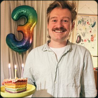 Der Song Elephant ist heute seit 3 Wochen in der Wildnis. Ihr habt ihn alleine auf Spotify schon über 3.000 Mal gestreamt. Das übersteigt alle Erwartungen. Und ich feiere euch dafür 🥳 

#newmusic2024 #elephant #septemberleaves #indiepop #anniversarycake