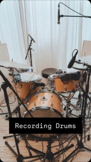 Zeitraffer Video der Schlagzeugaufnahme für den nächsten Song. Das war schon im April. Puh, die Zeit ist grade so tight wie Adrians Drums auf der Aufnahme. 😅

Aber immerhin machen wir Fortschritte! Nicht mehr lange, dann ist dieser Track zum Mischen bereit.

Lecker Tofu Bowl by @takengotuebingen 

#septemberleaves #indiepop #indiemusic #drumrecording #recordingstudio #drums