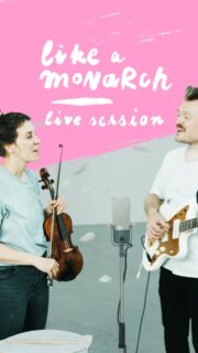 💥 News - News - News 💥

Friends! Wir haben ein Live Video von Like A Monarch in der Galerie Peripherie aufgenommen. Passenderweise inmitten der bezaubernden Installation „Blätter - Leaves 2“ von @ulliboehmelmann 

Und: wir spielen am 20. Juni 2026 ein Konzert im Vorstadt Theater Tübingen! 🎸🪊🎻🥁

Das komplette Video könnt ihr auf YouTube anschauen. Den Link haben wir für euch in den Linktree in der Profil-Bio abgelegt. 🔗🌳 

🎥 @olli_koll 

#SeptemberLeaves #LikeAMonarch #LiveSession #Tübingen #indiepop