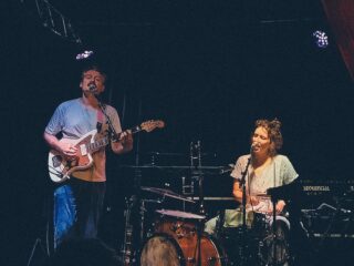 Schaut mal, so war das am Samstag bei unserem Konzert im süßen Vorstadt Theater in Tübingen.

Es hat uns sehr froh gemacht, in einem Raum für euch fantastischen Menschen zu spielen.

📸 Lena, Bea, Jens

#septemberleaves #livemusic #indiepop #tuebingen #femaledrummer